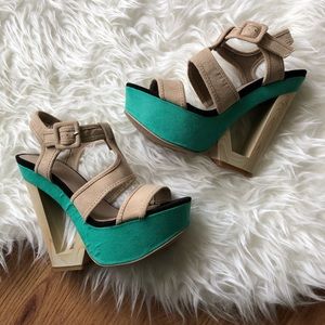 Shoe dazzle Platform shoes